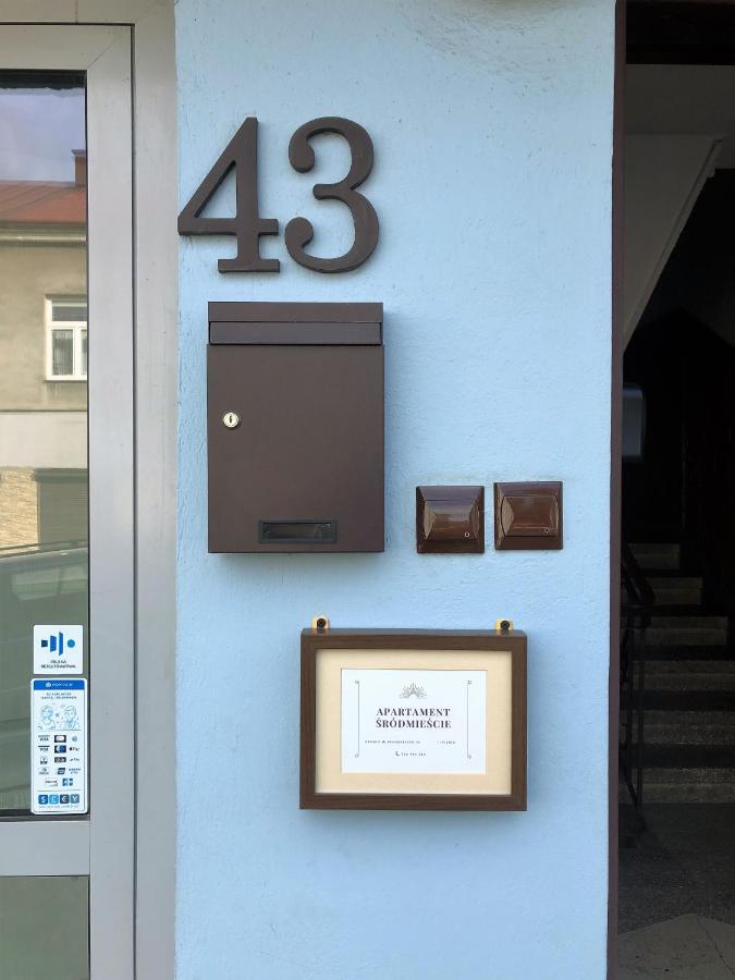 Apartament Srodmiescie Кросно Екстериор снимка